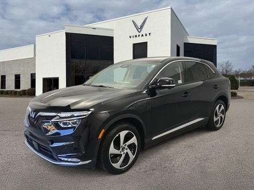 2025 VinFast VF 8 Eco