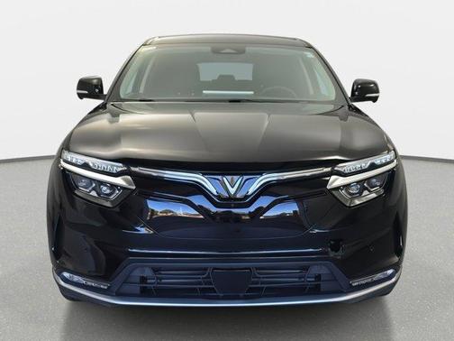 2025 VinFast VF 8 Eco