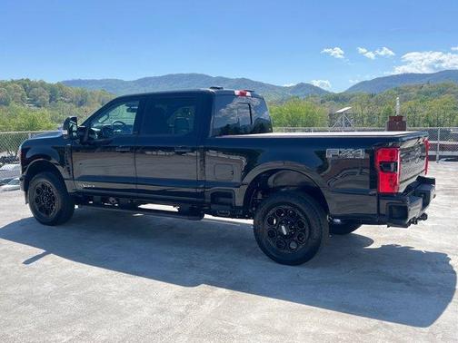 Agate Black Metallic 2025 Ford F-350 Lariat Super Duty