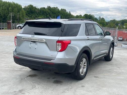 ICONIC SILVER METALLIC 2023 Ford Explorer XLT