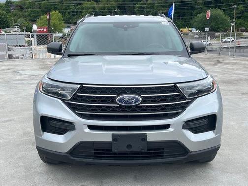 ICONIC SILVER METALLIC 2023 Ford Explorer XLT