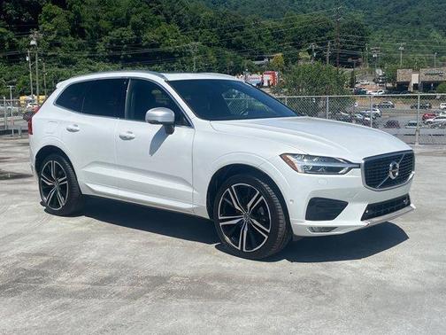 Crystal White Pearl 2019 Volvo XC60 T5 R-Design