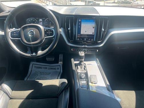 Crystal White Pearl 2019 Volvo XC60 T5 R-Design