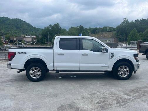 Oxford White 2024 Ford F-150 XLT