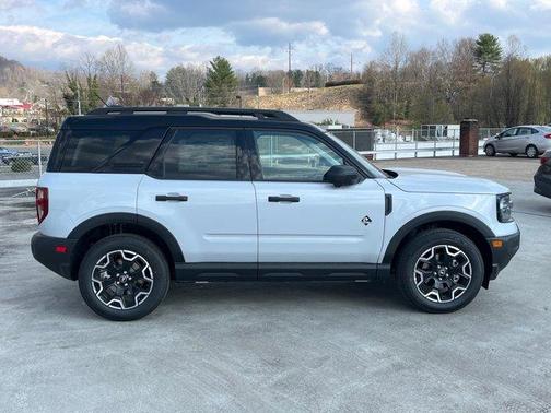Space White Metallic 2026 Ford Bronco Sport Outer Banks