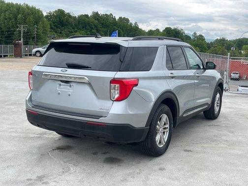 Iconic Silver Metallic 2023 Ford Explorer XLT