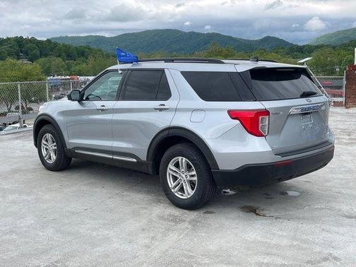 Iconic Silver Metallic 2023 Ford Explorer XLT