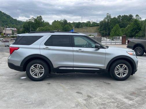 Iconic Silver Metallic 2023 Ford Explorer XLT