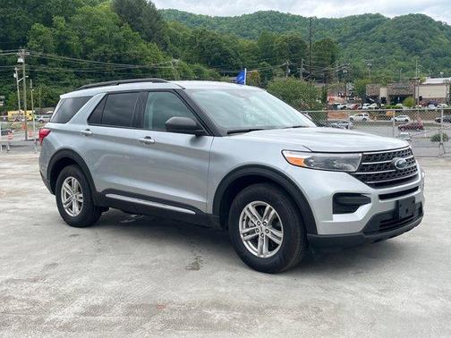 Iconic Silver Metallic 2023 Ford Explorer XLT