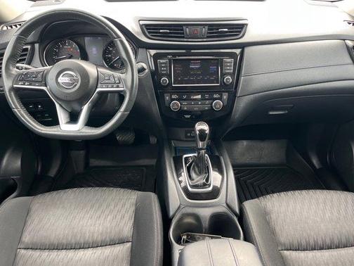 Gun Metallic 2018 Nissan Rogue SV