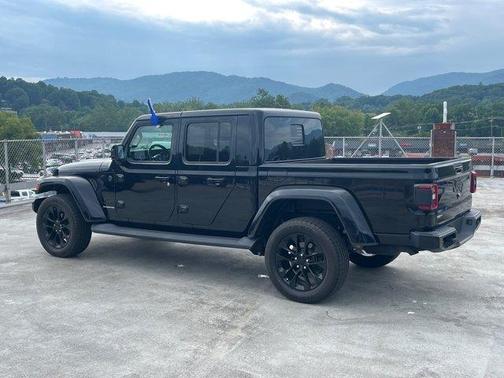 Black Clearcoat 2021 Jeep Gladiator Overland