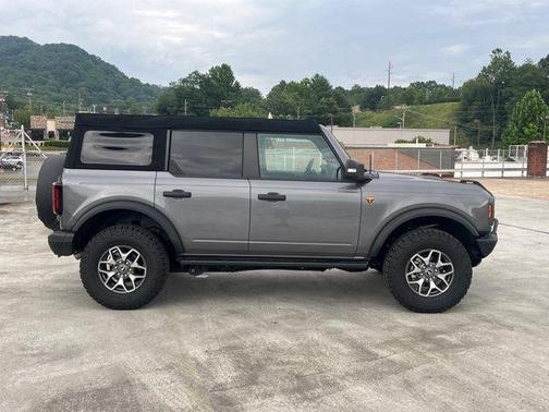 Carbonized Gray Metallic 2024 Ford Bronco Badlands
