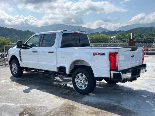 Oxford White 2026 Ford F-250 XLT