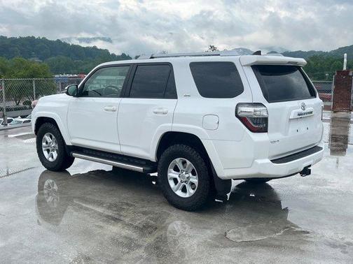 Super White 2018 Toyota 4Runner SR5 Premium