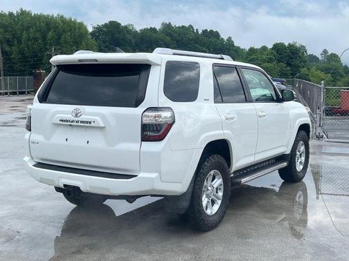 Super White 2018 Toyota 4Runner SR5 Premium