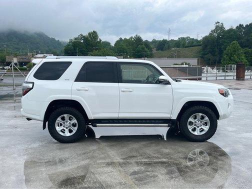 Super White 2018 Toyota 4Runner SR5 Premium