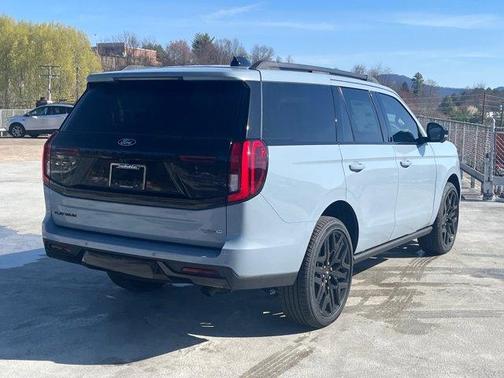 Glacier Gray Metallic 2026 Ford Expedition Platinum
