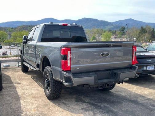 2025 Ford F-350 Lariat Super Duty