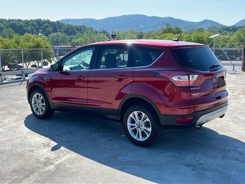 Ruby Red Metallic Tinted Clearcoat 2017 Ford Escape SE