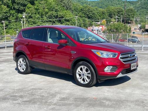 Ruby Red Metallic Tinted Clearcoat 2017 Ford Escape SE