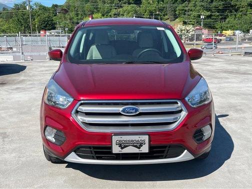 Ruby Red Metallic Tinted Clearcoat 2017 Ford Escape SE