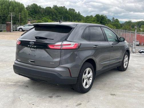 Carbonized Gray Metallic 2024 Ford Edge SE