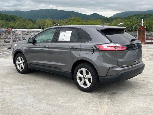 Carbonized Gray Metallic 2024 Ford Edge SE