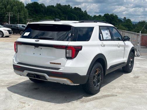 Star White 2026 Ford Explorer Tremor