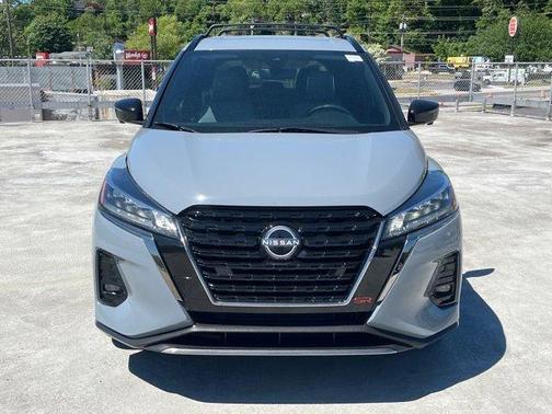 Boulder Gray Metallic 2024 Nissan Kicks SR