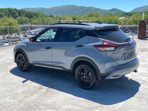Boulder Gray Metallic 2024 Nissan Kicks SR
