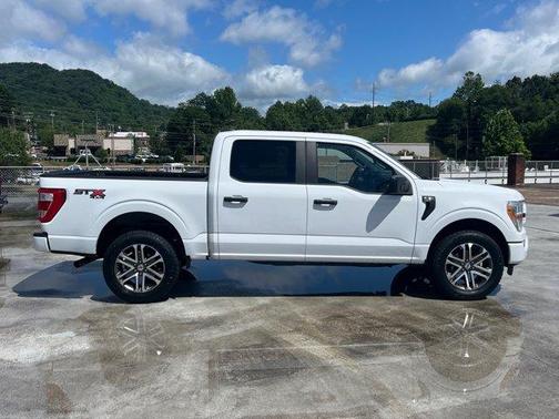 Oxford White 2022 Ford F-150 XL