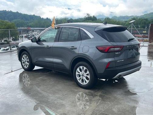 Carbonized Gray Metallic 2024 Ford Escape Active