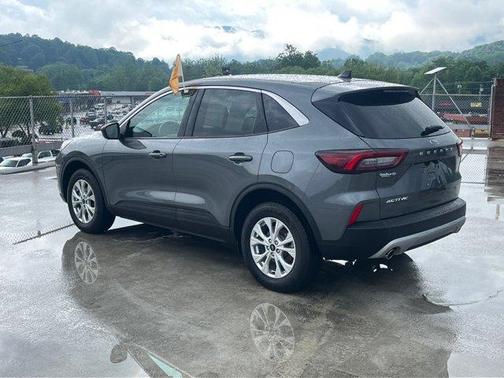 Carbonized Gray Metallic 2024 Ford Escape Active