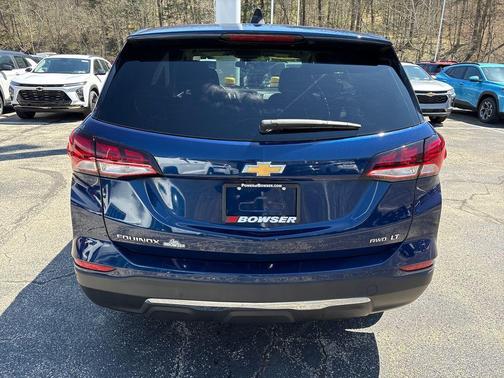 Blue Glow Metallic 2022 Chevrolet Equinox 1LT