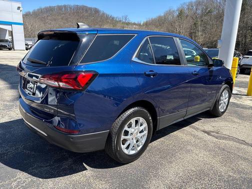 Blue Glow Metallic 2022 Chevrolet Equinox 1LT