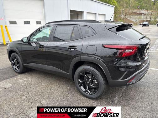 Mosaic Black Metallic 2026 Chevrolet Trax LT