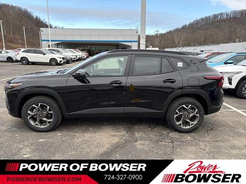 Mosaic Black Metallic 2026 Chevrolet Trax LT