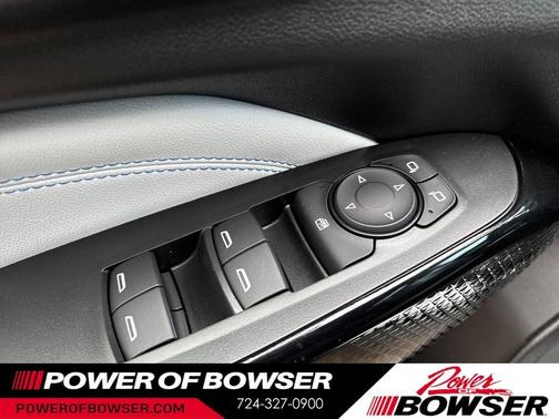 Mosaic Black Metallic 2026 Chevrolet Trax LT