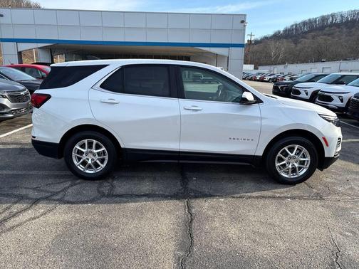 Iridescent Pearl Tricoat 2024 Chevrolet Equinox LT