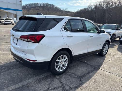 Iridescent Pearl Tricoat 2024 Chevrolet Equinox LT