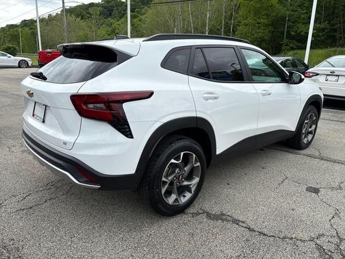 Summit White 2024 Chevrolet Trax LT
