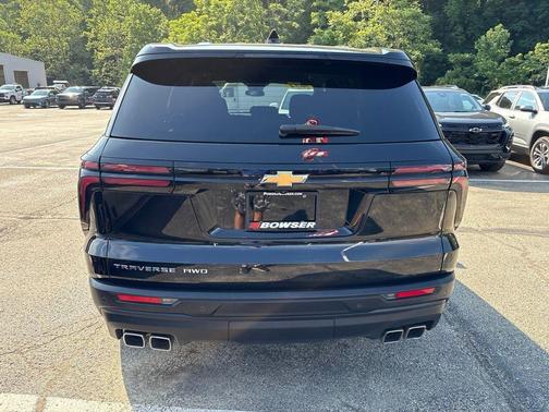 Mosaic Black Metallic 2024 Chevrolet Traverse LS