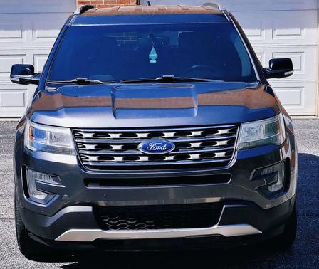 Gray 2016 Ford Explorer XLT