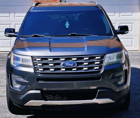 Gray 2016 Ford Explorer XLT
