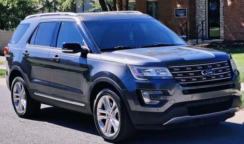 Gray 2016 Ford Explorer XLT