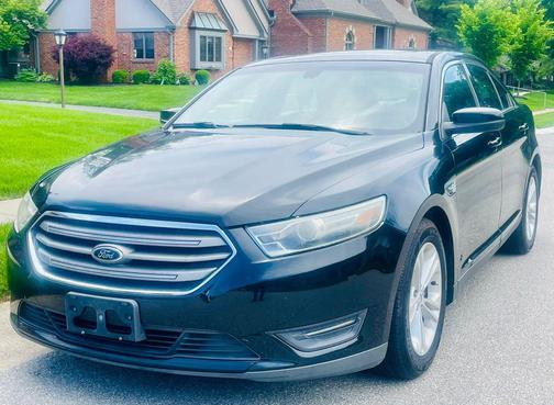 Tuxedo Black Metallic 2013 Ford Taurus SEL