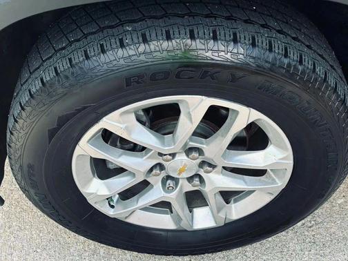 Graphite 2018 Chevrolet Traverse LT Cloth