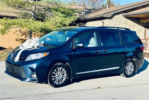 2020 Toyota Sienna XLE