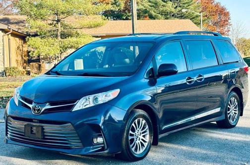 2020 Toyota Sienna XLE