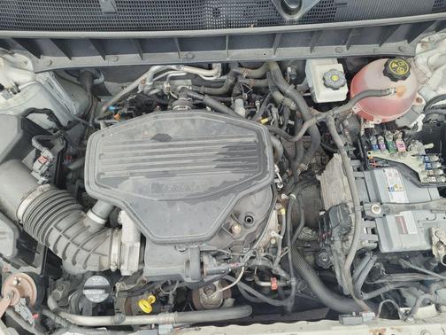 White 2019 GMC Acadia SLT-1